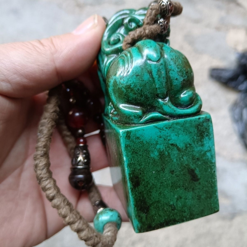 Antique Collection Natural High Porcelain Turquoise Seal Handheld Piece,The patina is rich and the appearance is intact,Real Sho