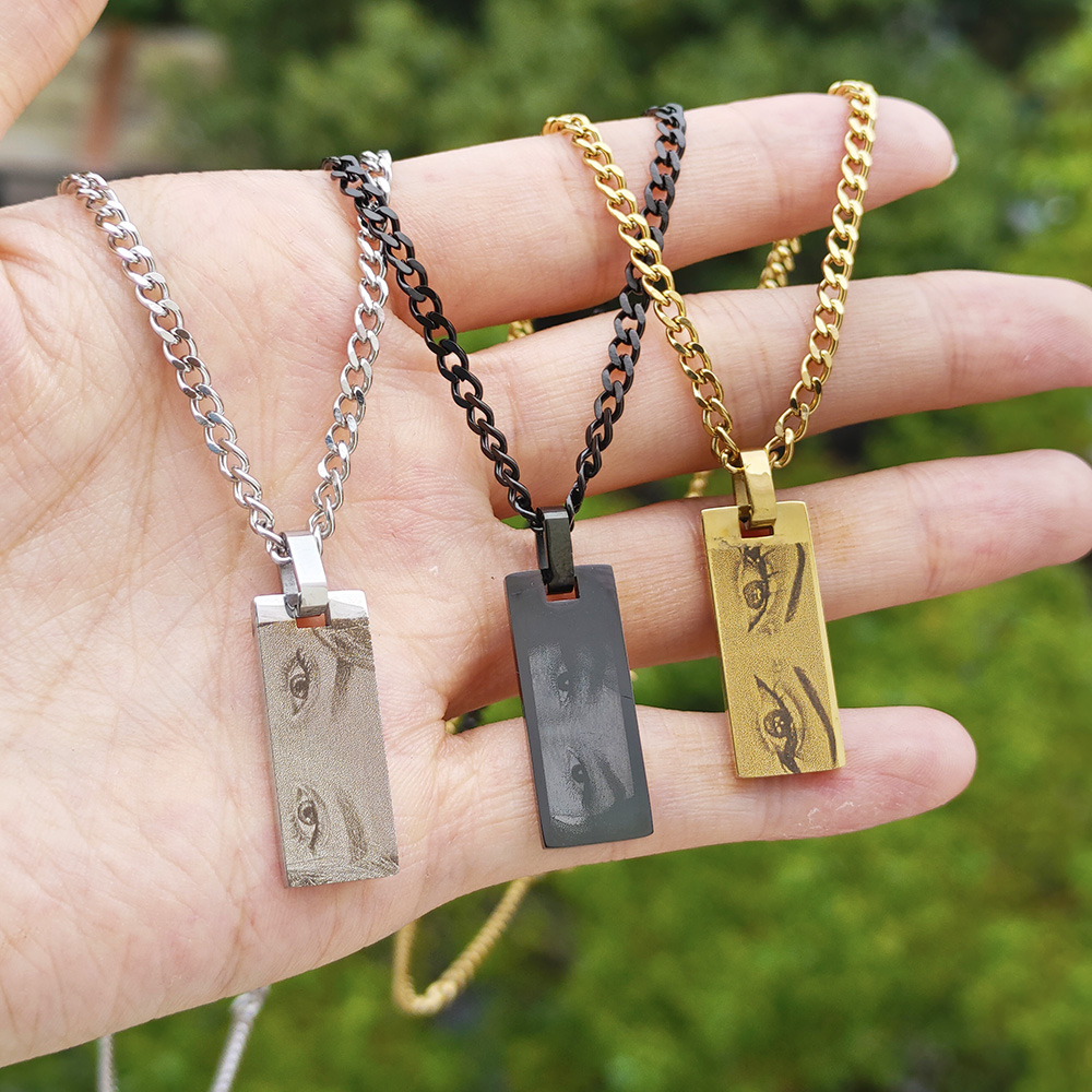 GoldButterfly パーソナライズされた目写真カップルネックレスカスタマイズされたペンダント彫刻可能な画像ステンレス鋼のギフトボーイフレンド