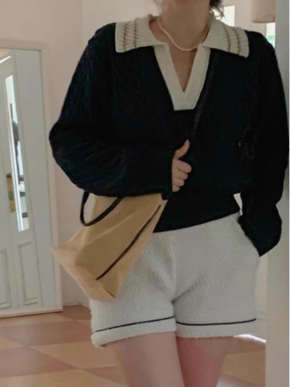 怠惰なスタイルニットセーターレトロカラーブロックターンカラー長袖女性のトップトレンディツイスト秋のファッション 2024 新着