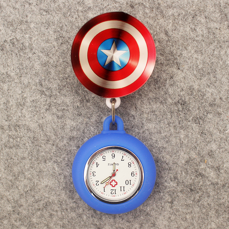 Cartoon Brave Metal Man Style Pocket Watch com Clip, Retrátil, Homens e Mulheres