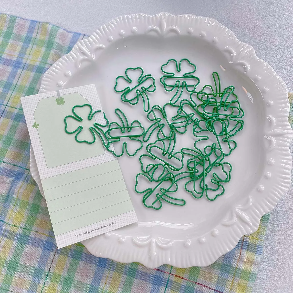 Clips de papel estilo INS, marcapáginas de trébol de cuatro hojas de la suerte, Clips estéticos con forma de novedad para álbum de recortes, regalo y decoración de diario, 10 Uds.