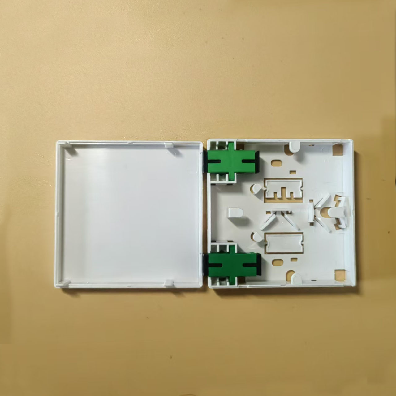 2-Port-Anschlussdose, 86-Typ ABS-Anschlussdose für optische Anschlüsse, weiße Glasfaser-Spleißbox aus Kunststoff mit Adaptern