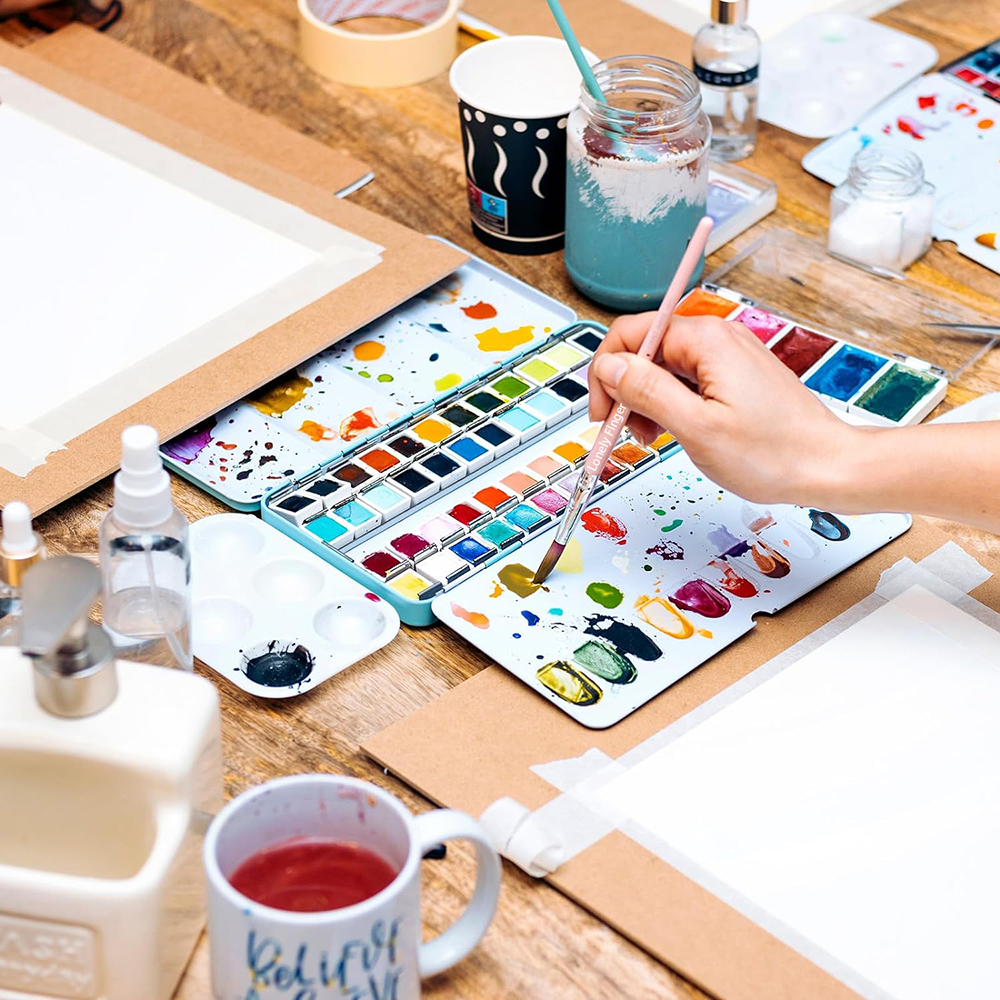 빈 수채화 팔레트, 여행용 구아슈 오일 페인트용 뚜껑 페인트 상자가 있는 26개 하프 팬 페인트 케이스가 있는 금속 수채화 주석