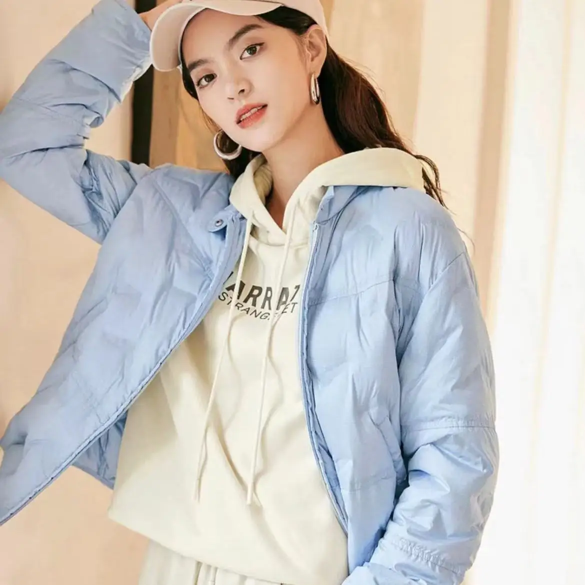 สั้นและแฟชั่นลงเสื้อแจ็คเก็ตผู้หญิงฤดูใบไม้ร่วงและฤดูหนาว Stand Up COLLAR น้ําหนักเบาและหลวมเป็ดลงเสื้อแจ็คเก็ตผู้หญิง