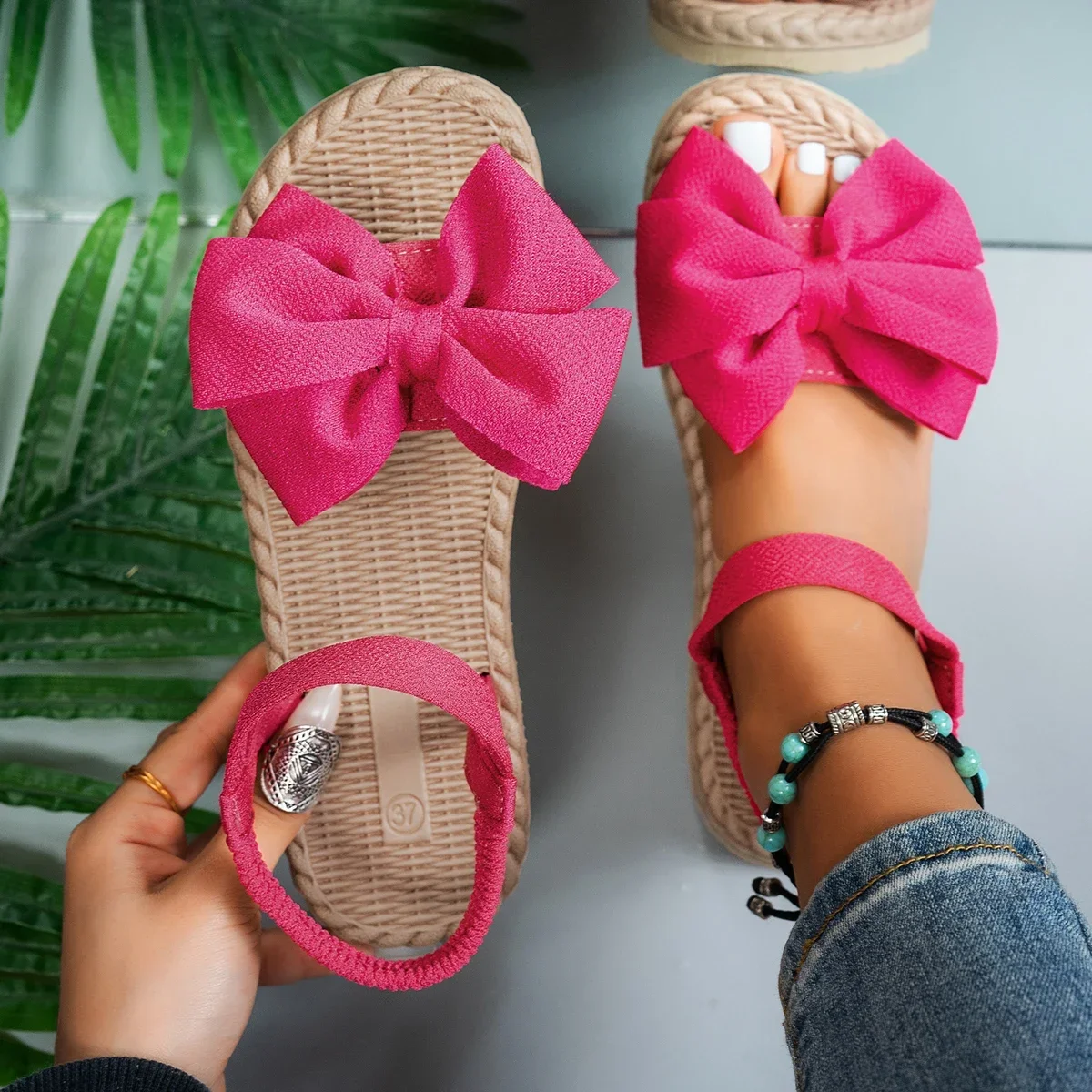 Mulheres antiderrapantes tendência sandálias 2025 novo verão sandálias leves moda praia chinelos casuais ao ar livre laço sapatos planos casa