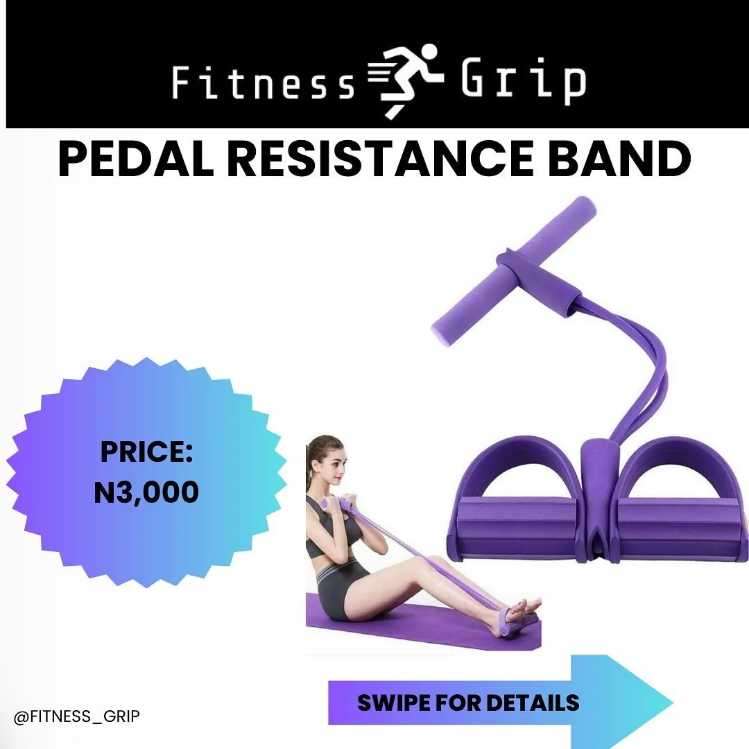 Un aiuto per sit-up pull-on a quattro pedali e sei pedali Skinny Belly Fitness yogi utilizza un pull-on con corda di tensione