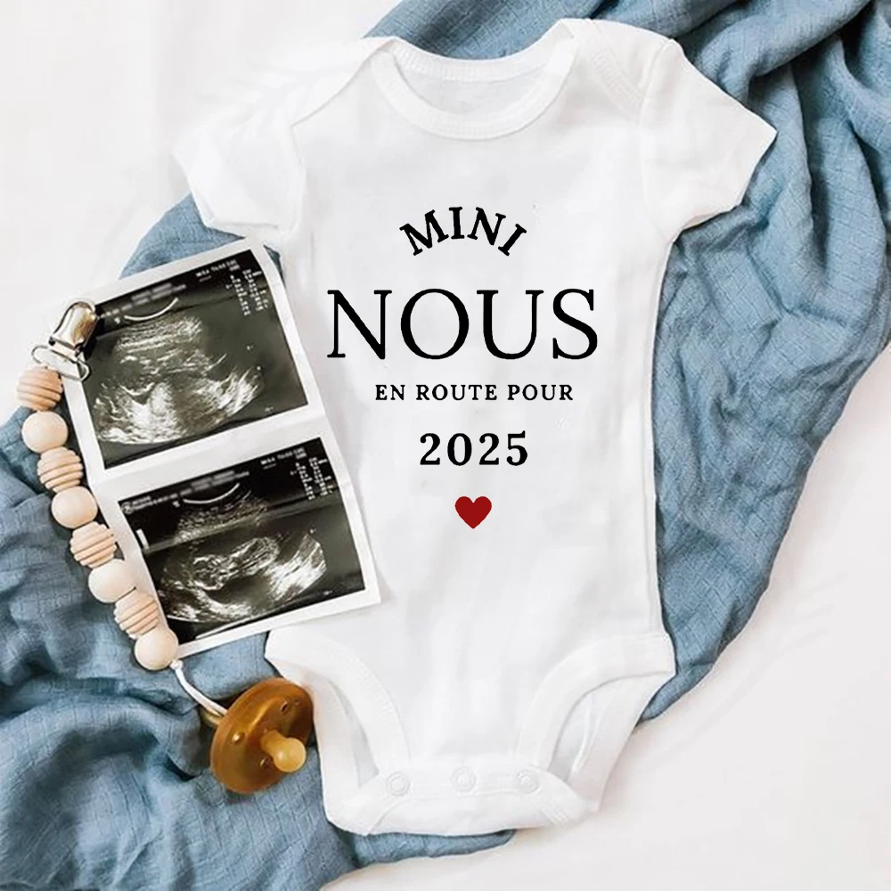 Mini Pelele estampado Nous En Poute Pour 2025, ropa de anuncio de embarazo para bebé, mono de manga corta para recién nacido, mono para niño pequeño