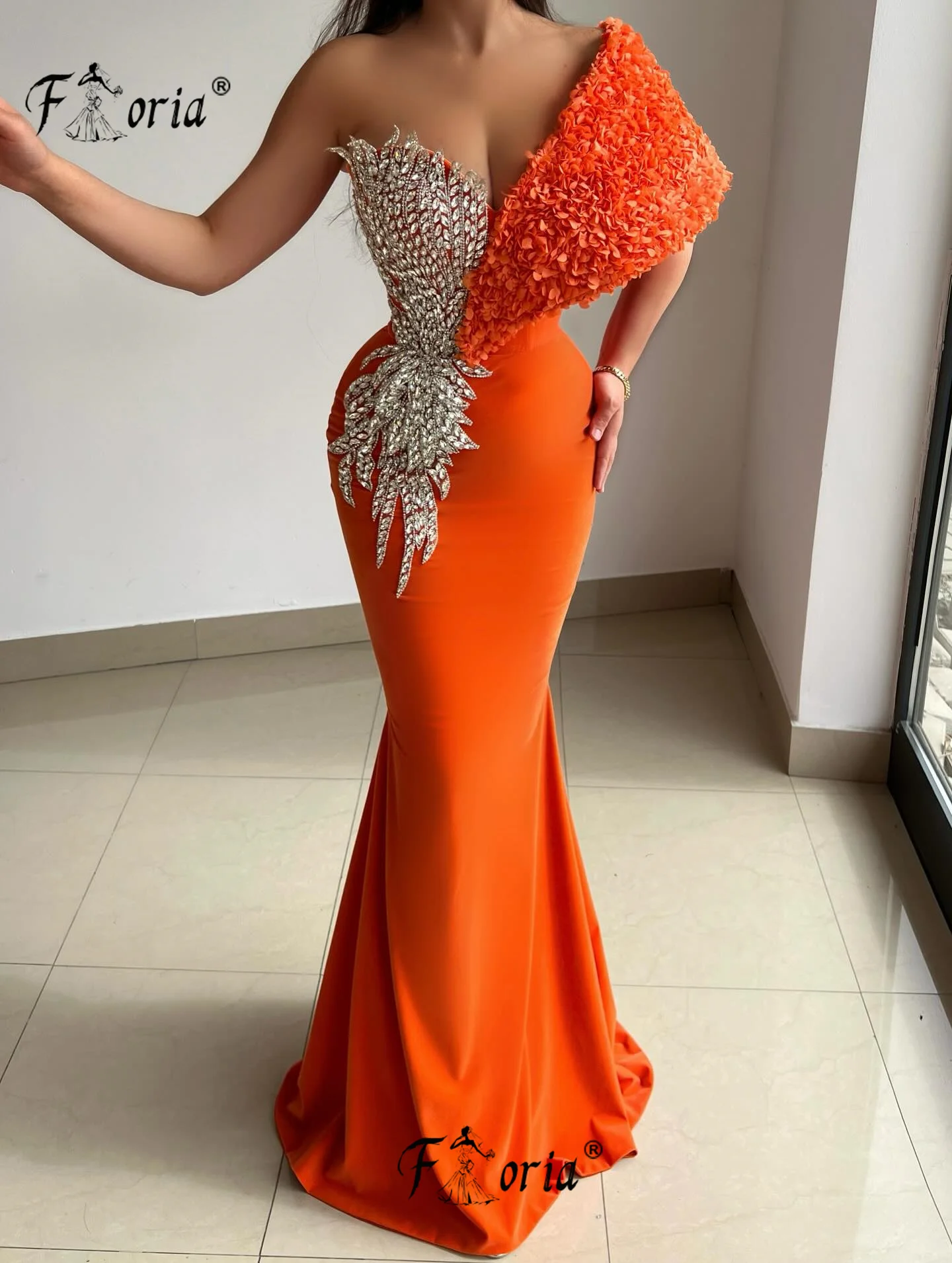 Elegantes orangefarbenes Ballkleid mit glitzernden Perlen, Kristallapplikationen, 3D-Abendkleider, individuell gestaltete Cocktailroben, Longues Soir Constantin