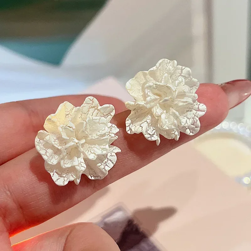 Nuevos pendientes grandes de flores blancas para mujer, personalidad, moda, diseño único, joyería de boda Brincos, regalo de cumpleaños al por mayor