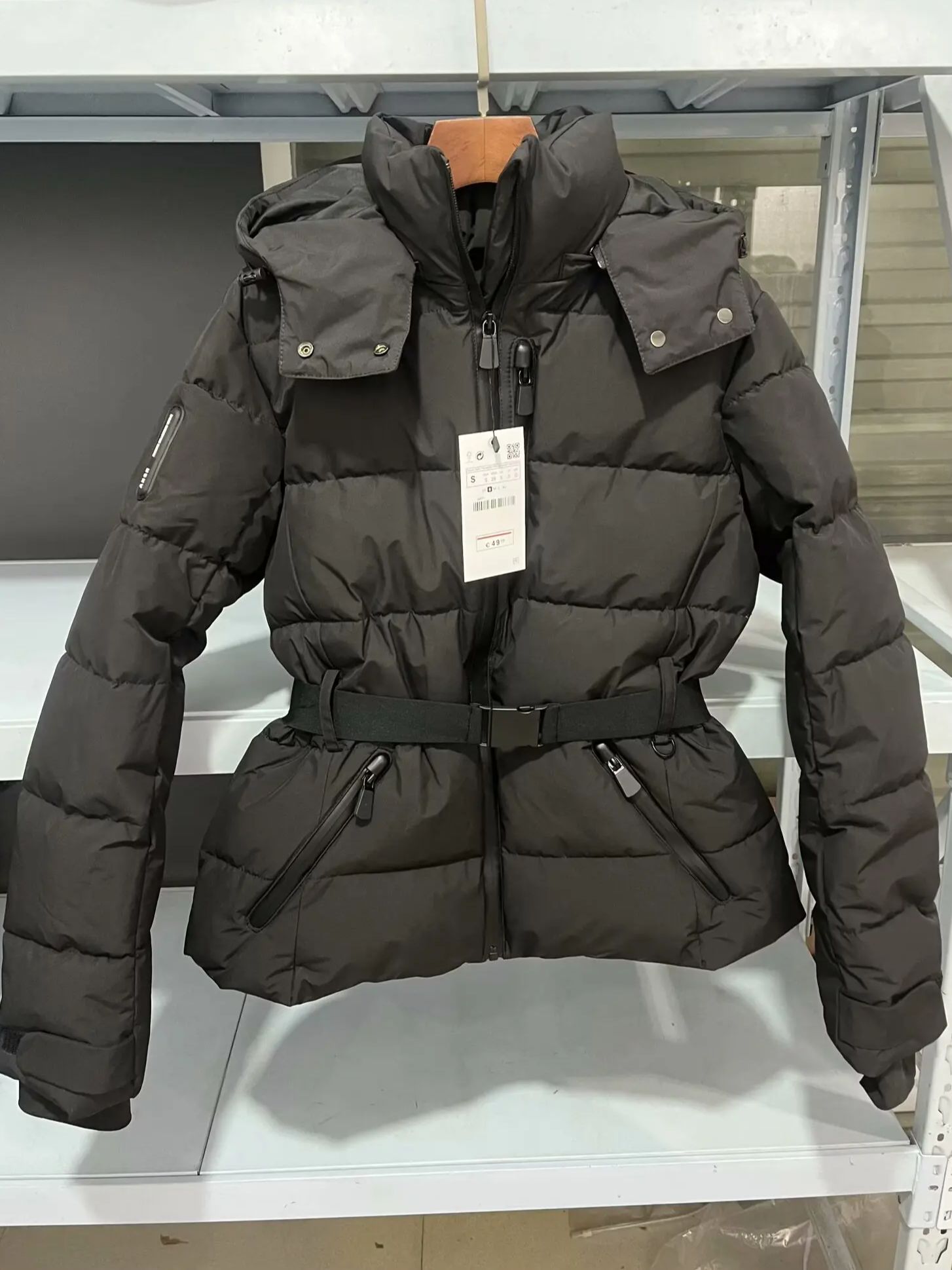 2025 Moda damska Zimowe kurtki z kapturem i wysokim stanem z paskiem Eleganckie, grube, ciepłe kieszenie Wiatroodporne kurtki narciarskie