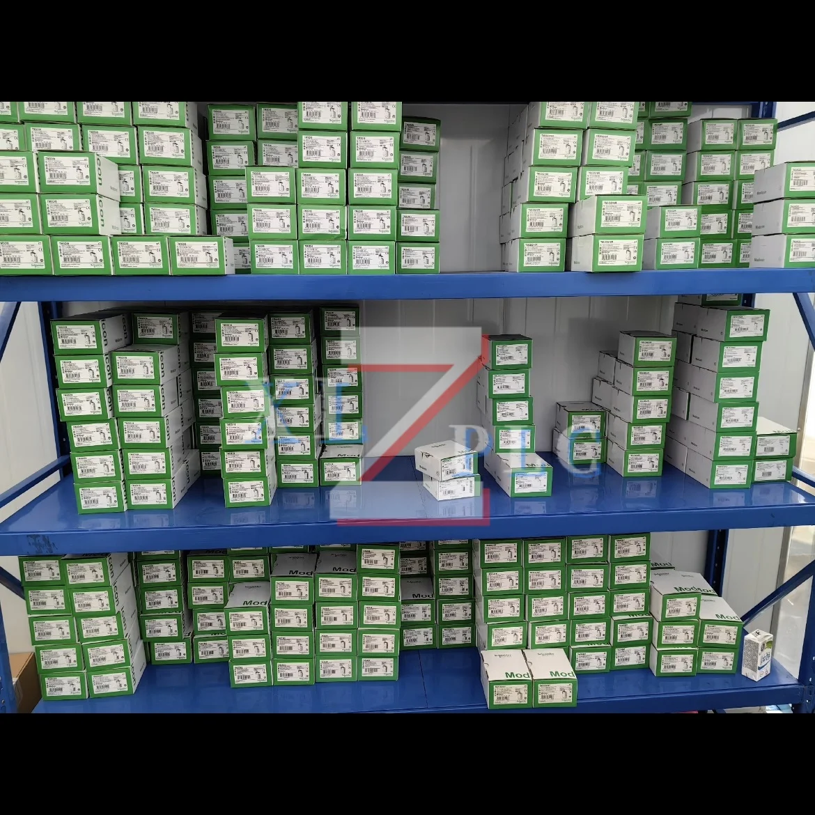 Сервопривод новый в наличии LXM28AU20M3X LXM32CD18N4