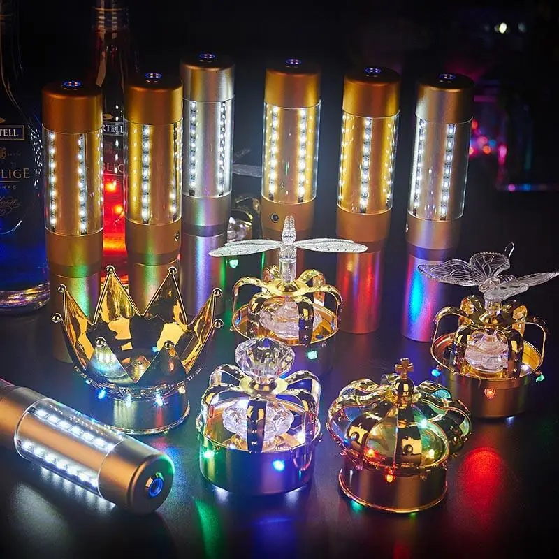 แท่งไฟมงกุฎแชมเปญสีเงินทองแบบชาร์จไฟได้ไฟ LED ประดับบนขวดแบบแท่งโลหะสำหรับตกแต่งงานเลี้ยงฉลอง