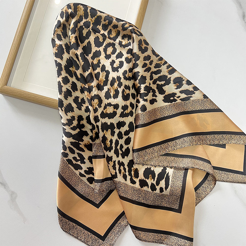 1 pçs 70cm leopardo impressão lenço de seda para mulheres imitação de seda luz luxo versátil headwear saco decoração roupas lenço quadrado