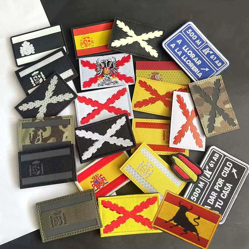Reflektierender Infrarot-Aufnäher, spanische Flagge, bordeauxrote Kreuz-Emblem-Applikation, bestickt und Gummi-PVC-Aufnäher, militärisches taktisches Abzeichen