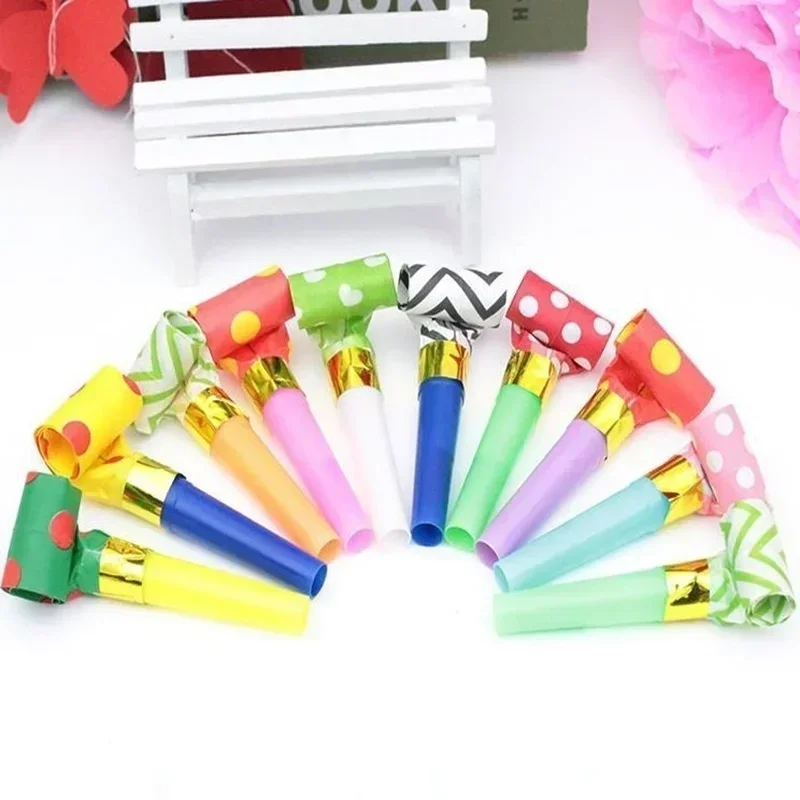 Silbato de juegos para niños, suministros de cumpleaños, divertido silbato de lunares, favores de fiesta, embutidores de bolsas de botín, juguetes para hacer sonido, 30 piezas