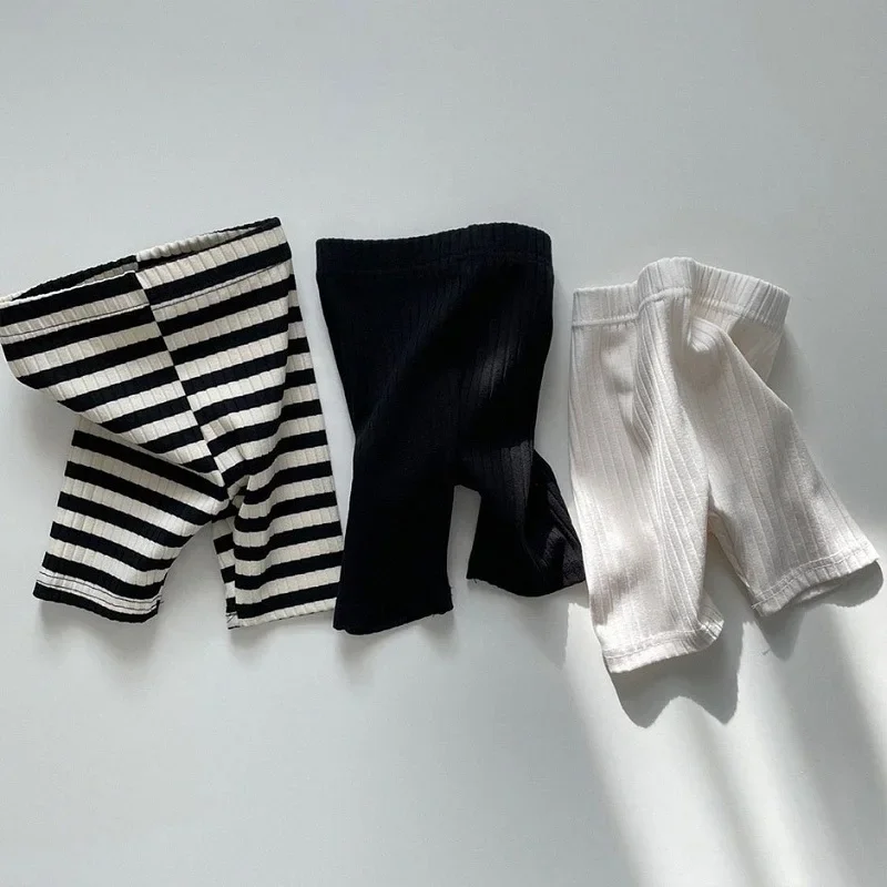 Novedad de verano, pantalones cortos lisos para niños, mallas de algodón para niñas, pantalones elásticos a rayas para bebés, pantalones cortos para niños pequeños, ropa para niños