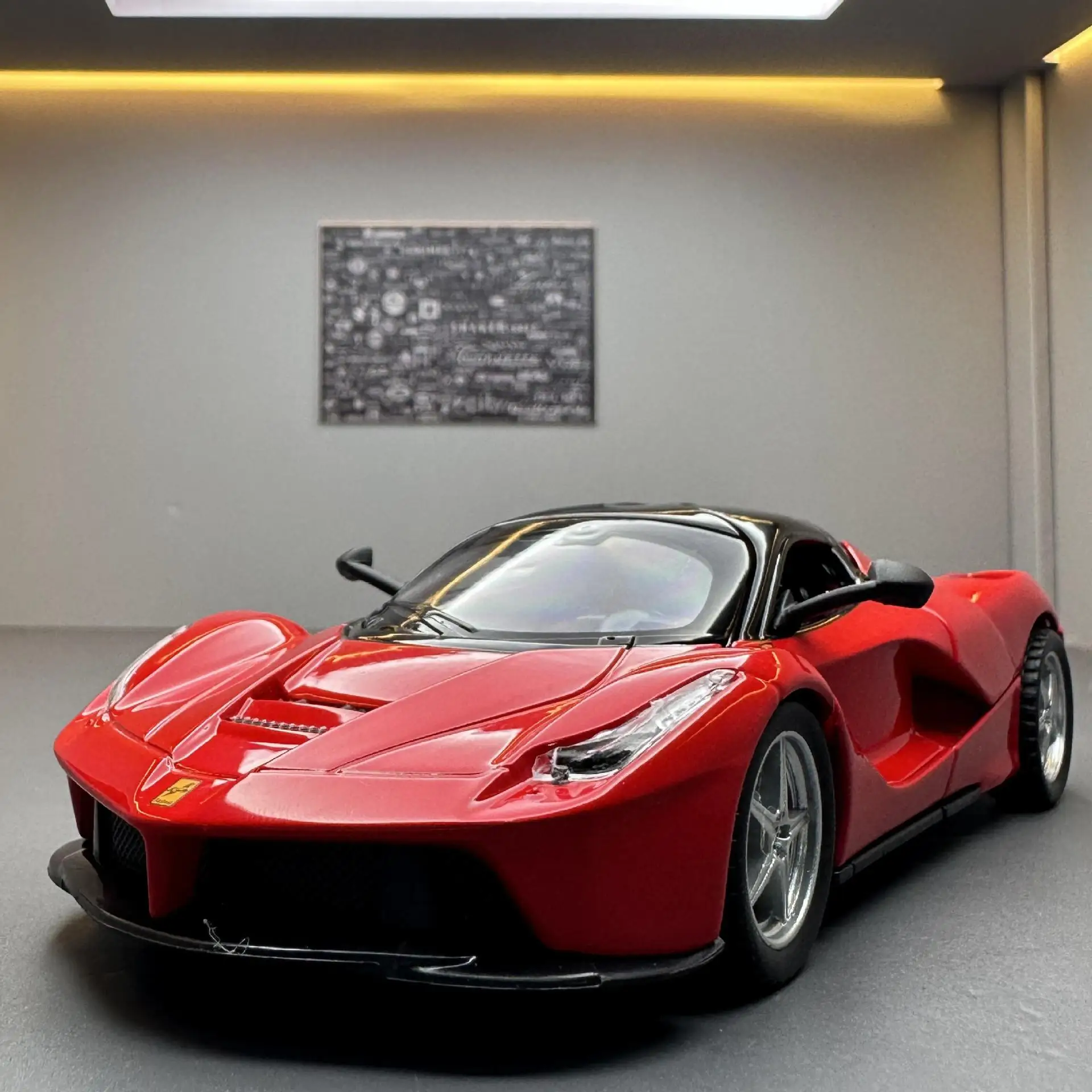 Modelo de coche deportivo de aleación Ferrari Laferrari a escala 1:32, vehículos de juguete de Metal fundido a presión, modelo de coche, sonido de simulación y luz, regalos para niños