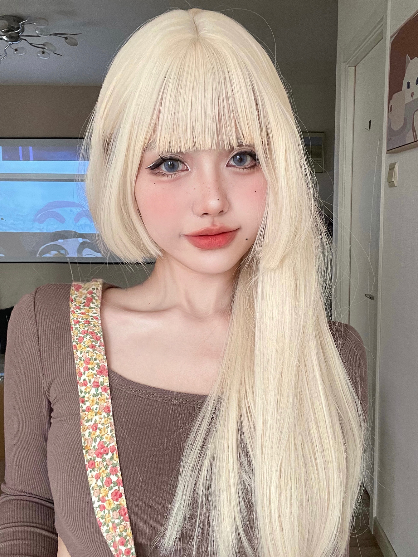 26 インチブロンドプラチナゴールデン合成かつらバングロングナチュラルストレートヘアウィッグ女性のための姫カットコスプレ耐熱