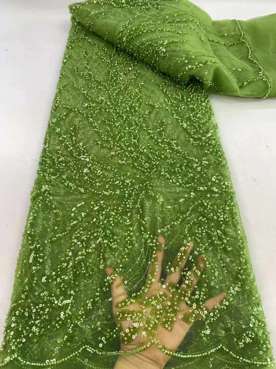 女性のための真珠とスパンコールの白いチュールレース生地,フランスのスパンコール生地,クリスマスパーティーのための刺fabric,豪華なファッション,2024