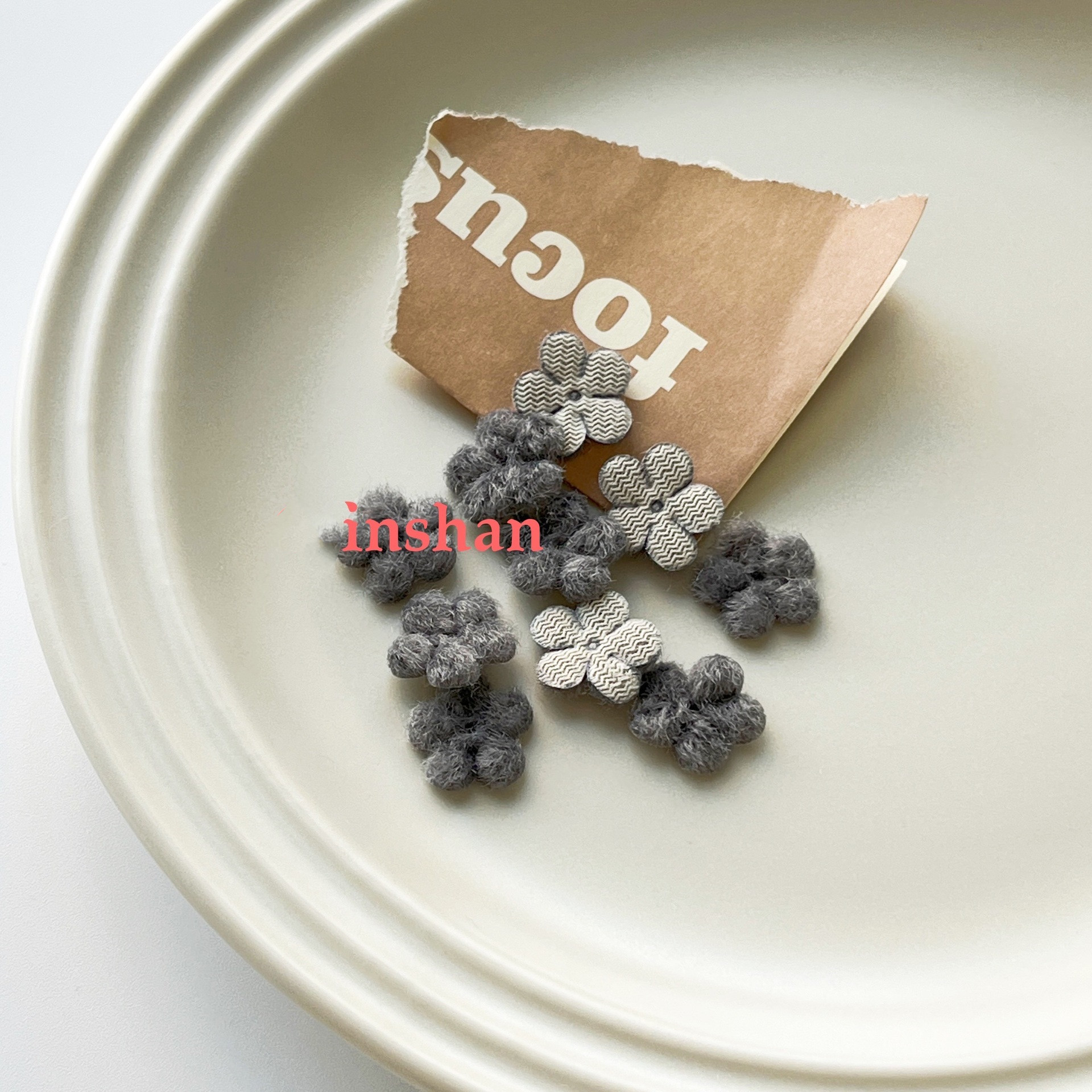 30pcs 1,5 cm Plüsch Blume Papier kopf Hochzeit DIY Kranz Kopfschmuck Schuhe Tasche Dekoration Großhandel Blümchen Zubehör