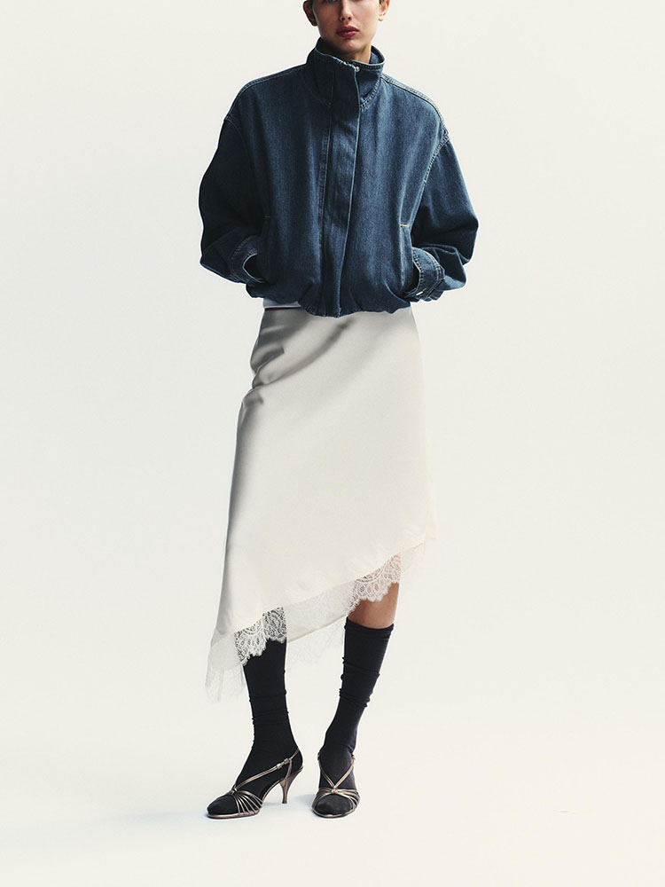 Jaqueta Jeans Fena de Manga Longa com Gola Alta, Confortável e Versátil, Nova Chegada, Estilo Atemporal, Coleção Outono 2025