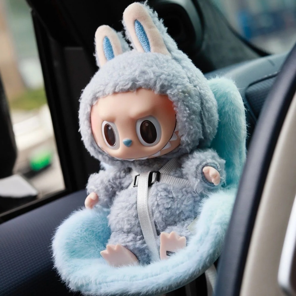 Labubu Pop Zitje Kawaii Labubu Pop Accessoires Zetel Ornament Leuke Auto Luchtuitlaat Decoratie Pluche Stoel Verjaardagscadeau