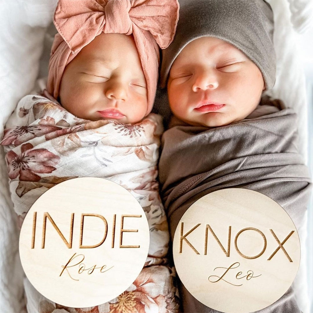 Quadro de avisos de madeira para nome de bebê, quadro de nome gravado de madeira para recém-nascidos, adereços para fotos, presente de chá de bebê