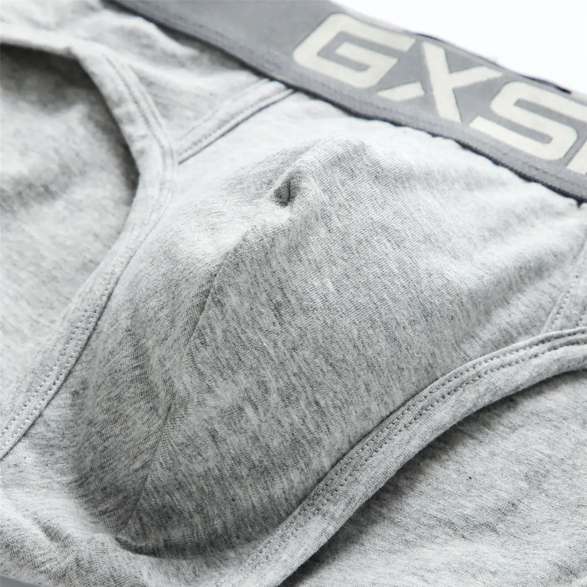 New men's cotton underwear with low waist, breathable and comfortable solid color basic men's briefs
