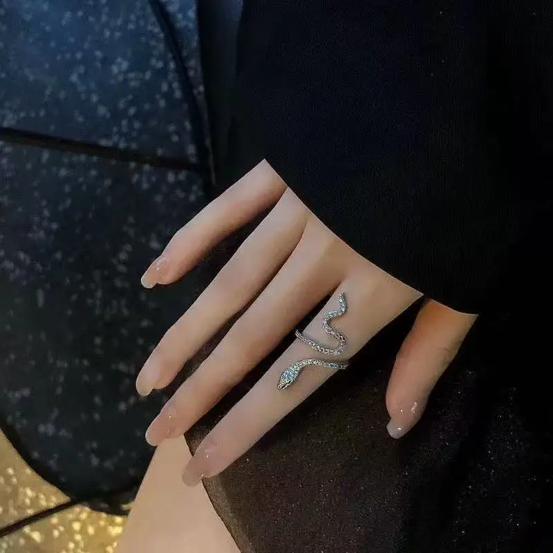 Bagues ouvertes pour hommes et femmes, Style rétro Simple et délicat, Micro-incrusté Serpentine, strass, élégance rétro pour la mode M