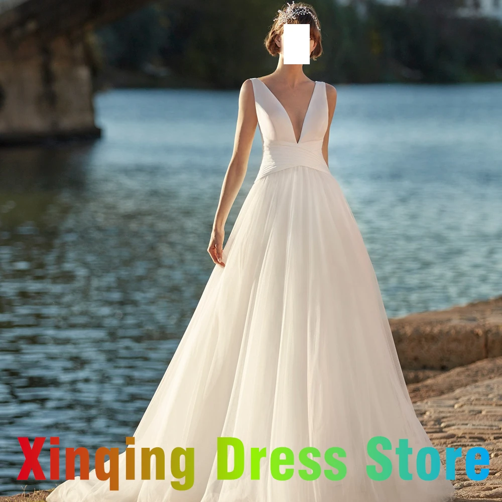 Abiti da sposa classici e formali personalizzati con bottoni in tulle bianco aperti sul retro Abiti da sposa senza maniche A-Line V-Ncek Sweep Train Robe
