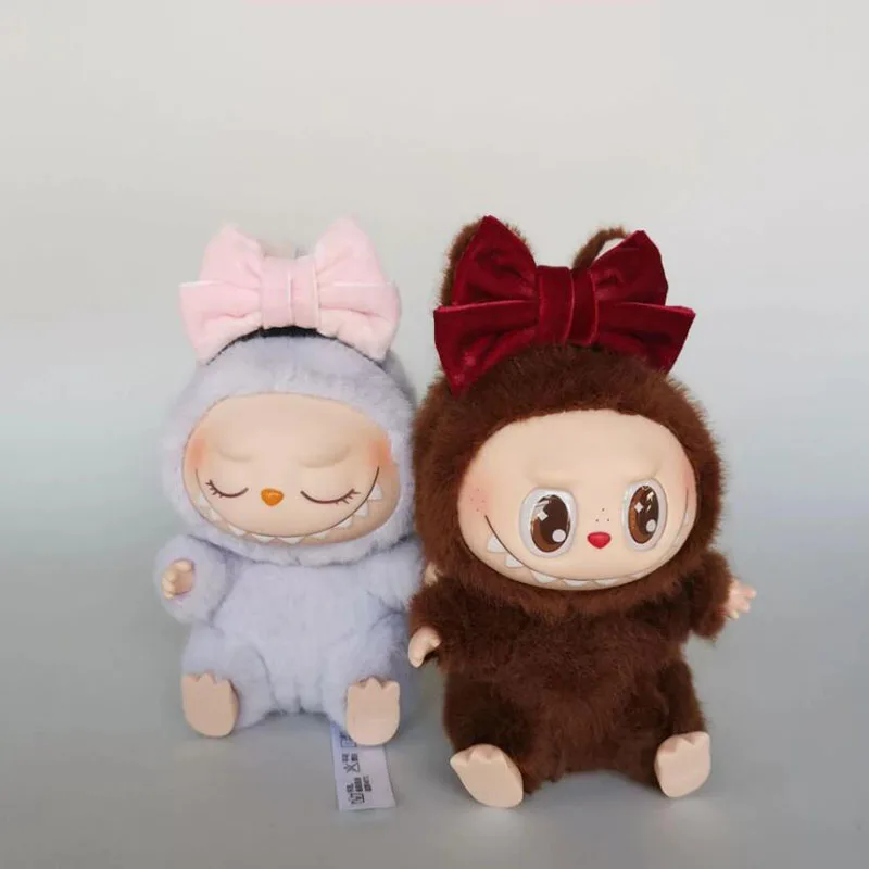 ขายส่ง Labubu นั่งปาร์ตี้แถบคาดศีรษะตุ๊กตา Plush อุปกรณ์เสริม Kawaii ผม Band ของเล่นน่ารักตกแต่งของขวัญ Labubu2 เสื้อผ้า