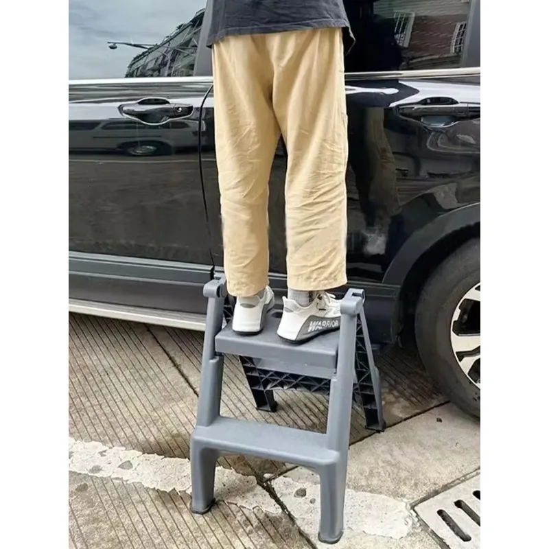 Scala pieghevole in plastica di grande capacità di carico Robusta scaletta portatile per uso domestico in giardino