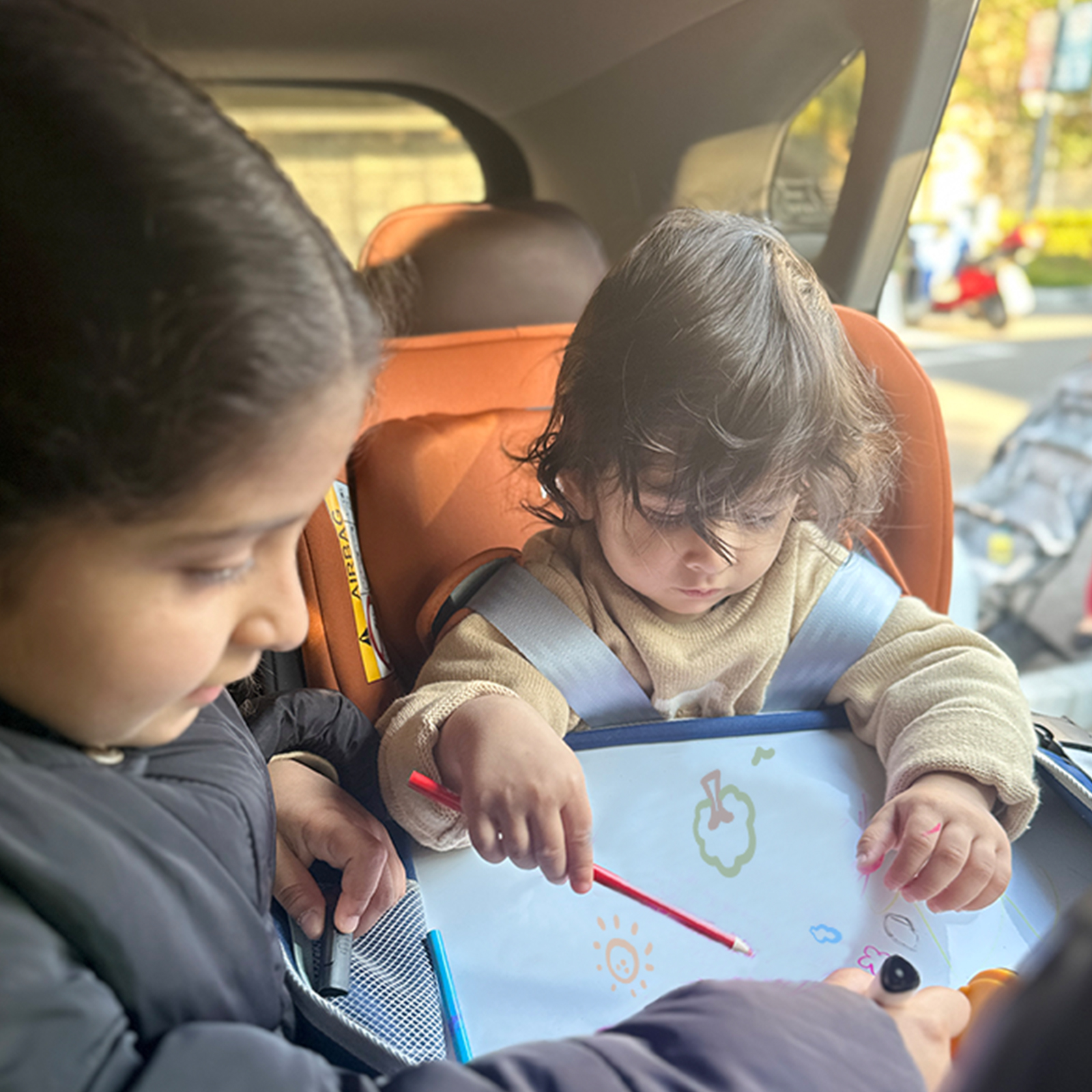 Portable travel car drawing board wipeable children's drawing board car whiteboard drawing board tray cart toy storage