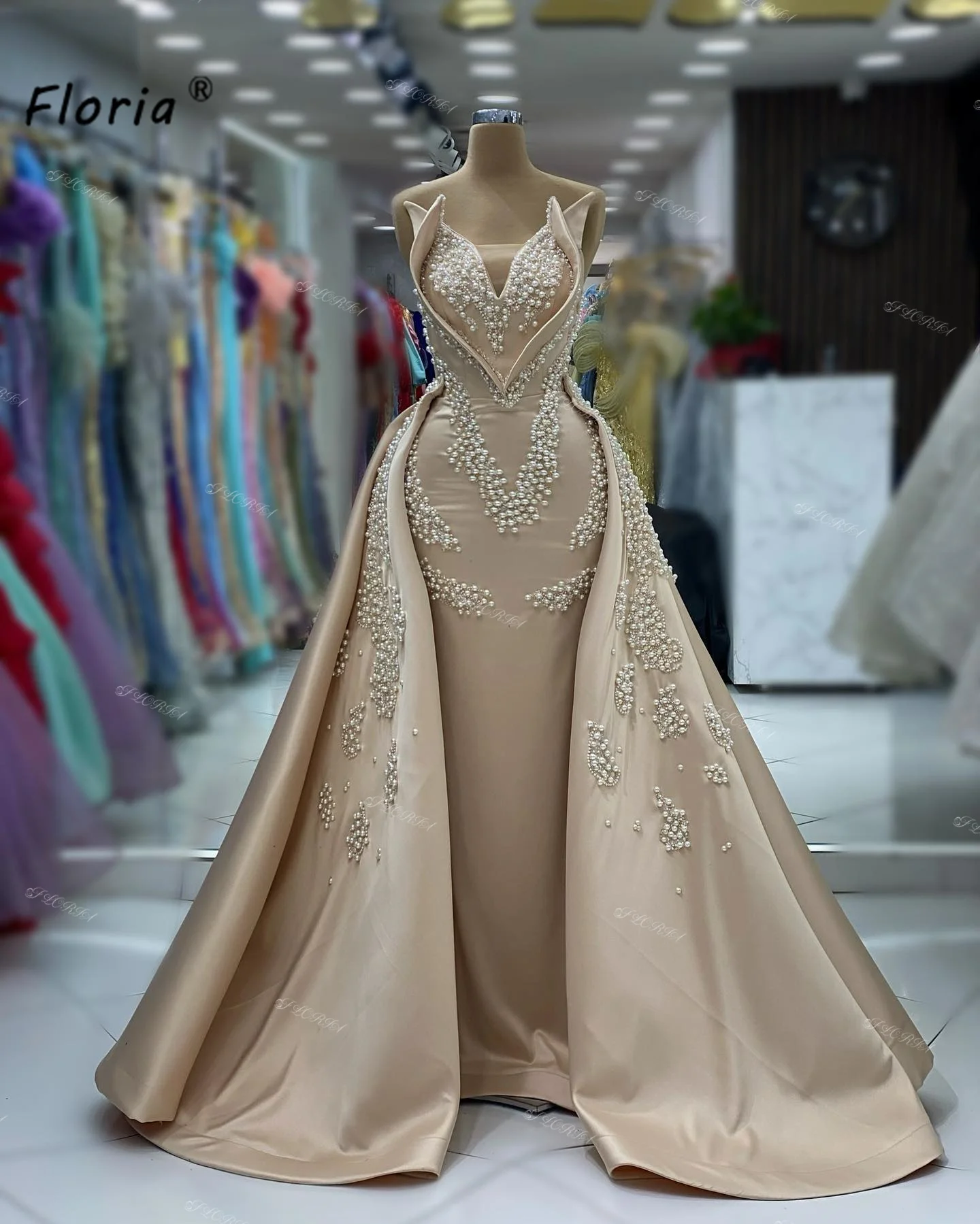 Dubai Vrouw Parels Trouwjurk met Afneembare Trein Champagne Mouwloze Zeemeermin Lange Formele Avondjurken vestido de noche