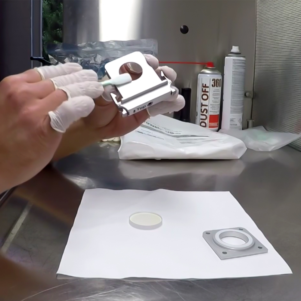 100 個業界綿棒不織布帯電防止ダストオフファイバーレーザーフォーカスレンズと保護窓クリーニングツール