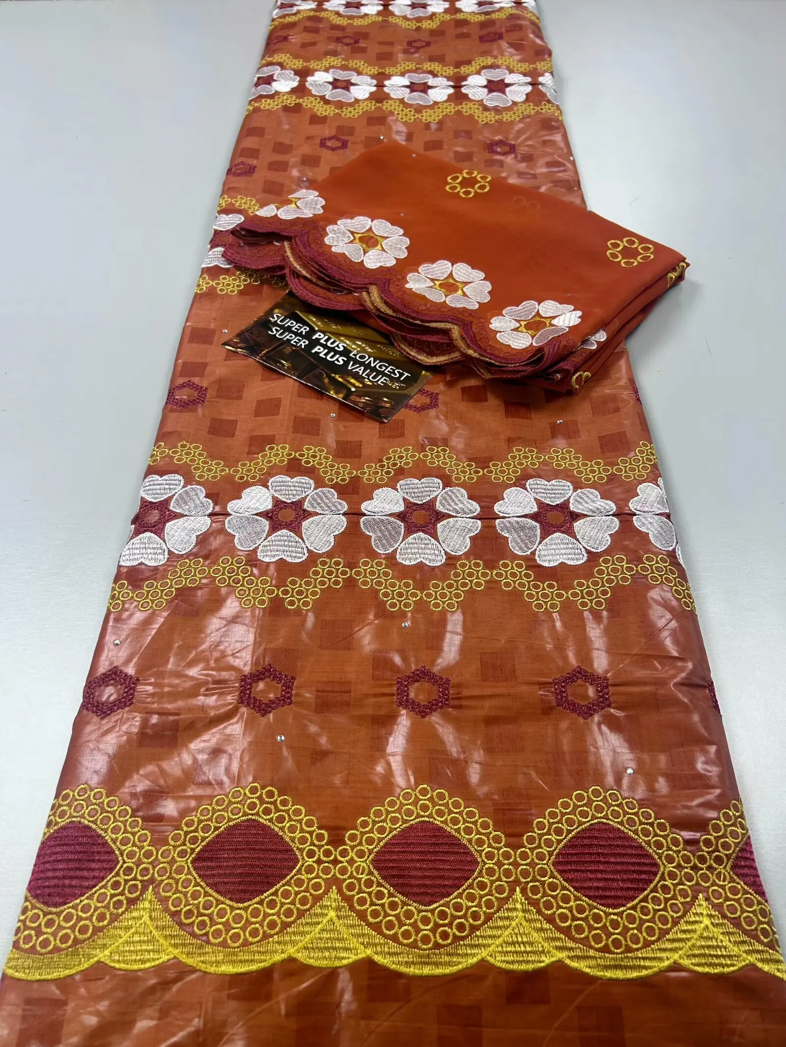 7 yards Stickerei Afrikanischen Bazin Riche Stoff 2025 Hohe Qualität Nigerian Bazin Brode Net Spitze Stoff Für Hochzeit Kleid Dubai