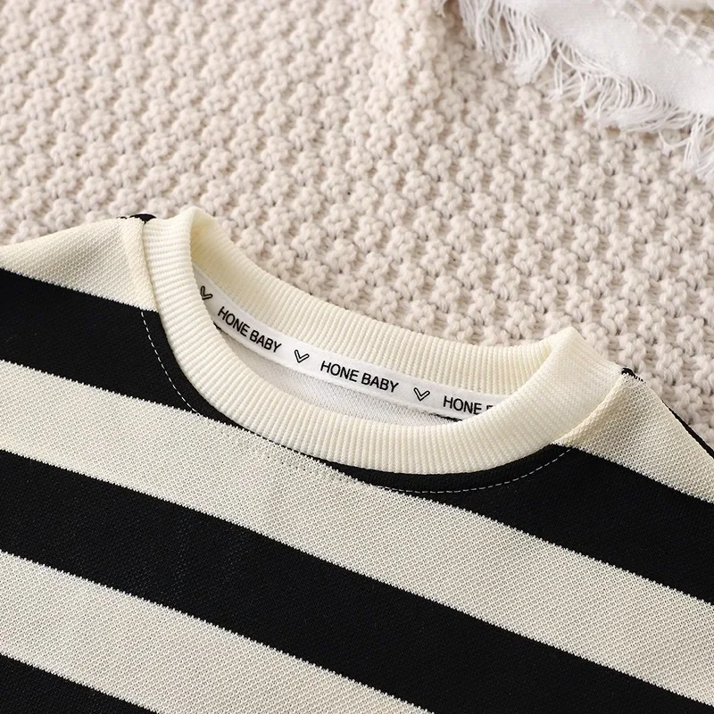 夏の子供セット男の子女の子半袖ストライプ Tシャツ + ショーツセット赤ちゃんファッションラウンドネックジャージ子供スーツ