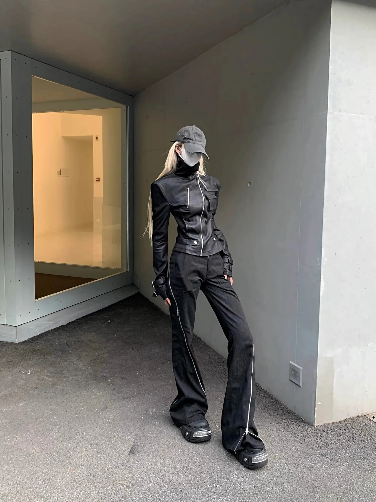 Lautaro Frühling Herbst Coole Hübsche Kurze Schwarze Ausgestattet Pu Leder Jacke Frauen Langarm Zip Up Luxus Designer Kleidung 2025