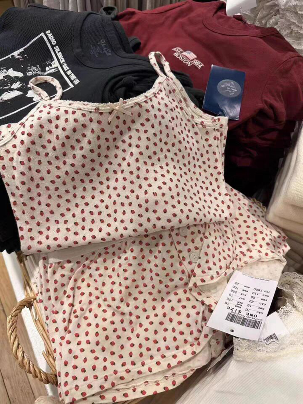 Colete de morango shorts 2 peças conjunto mulher ilhó arco fino regata com cintura elástica retalhos em linha reta calça curta conjuntos doces
