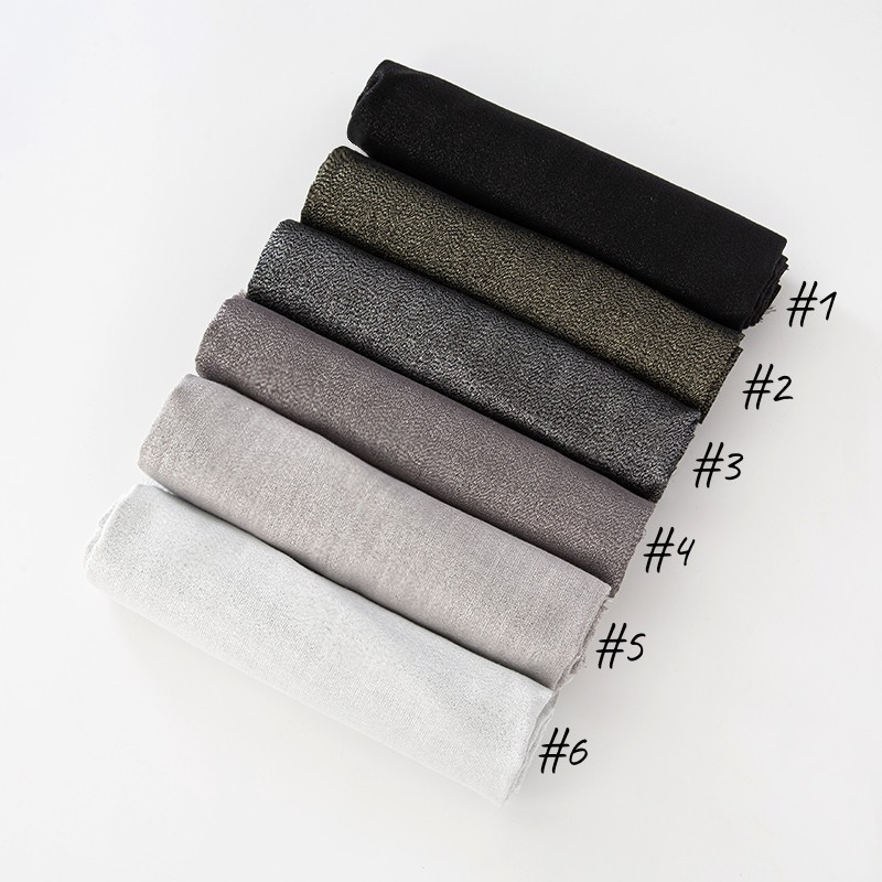 Mais recente design de marca cachecol brilhante cor sólida xales rayon tecido ouro seda prata fio cabeça xale franja hijab para mulher