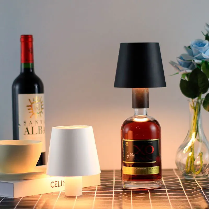 Lampada per bottiglia di vino a punta/rotonda Faro creativo incorporato portatile dimmerabile per l'arredamento del campeggio del ristorante del bar