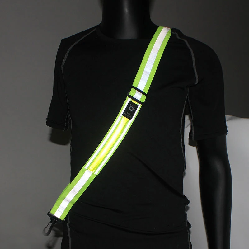 สายรัดสะท้อนแสง LED แบบชาร์จไฟได้สายรัดไหล่ปรับได้สําหรับผู้ชายผู้หญิงกลางคืนกลางแจ้งเดินป่าจ๊อกกิ้งเดินเกียร์