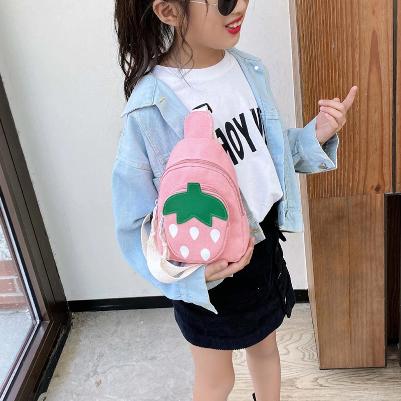 Novo bonito pequeno morango crianças sacos de peito adorável friut menina menino mochila crianças pacote bolsa no peito viagem saco crossbody