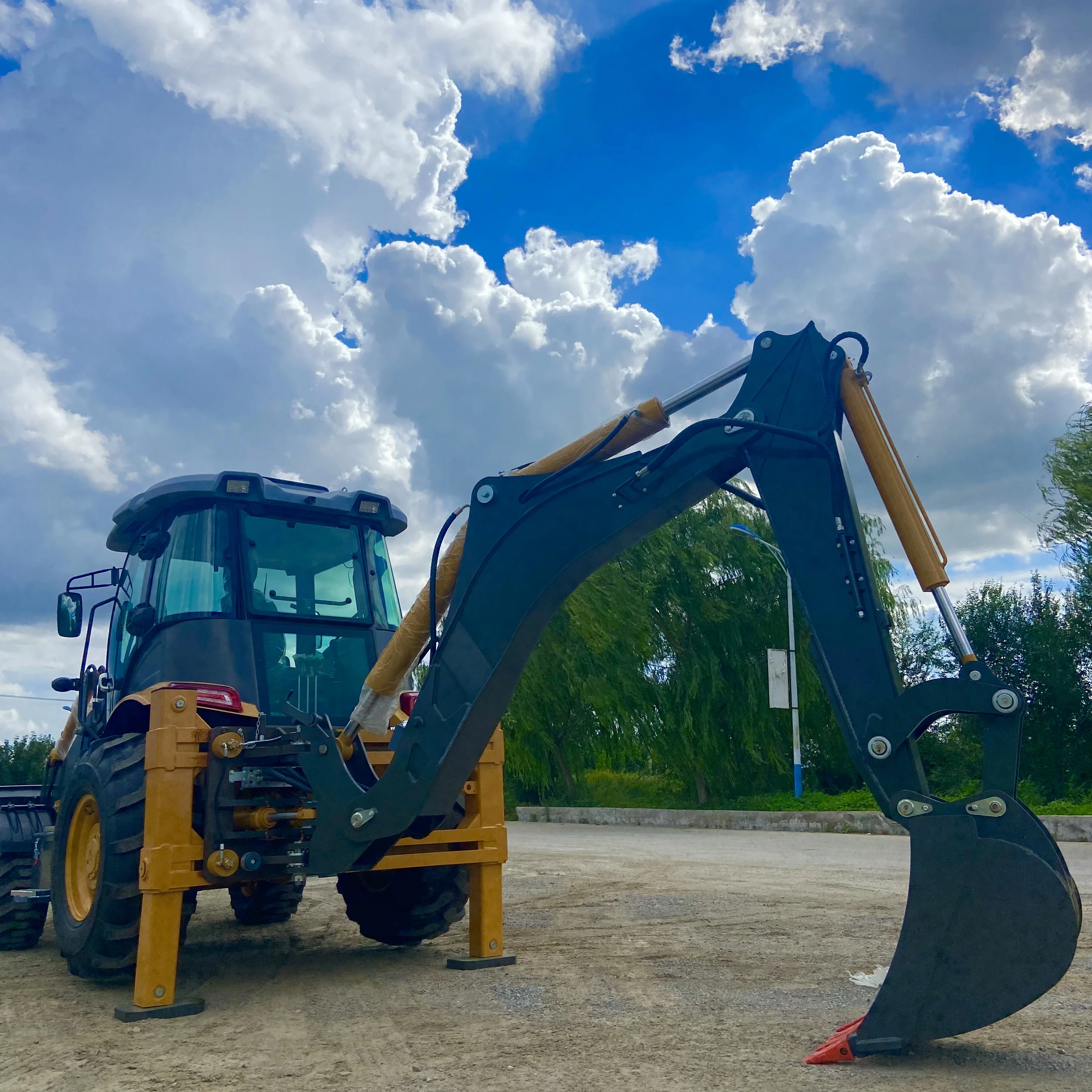 Backhoe Loader China Manufacturer Front Loader 4X4 Agricultural tractor Wheel Loader Cummins diesel Engine Customizable Digger