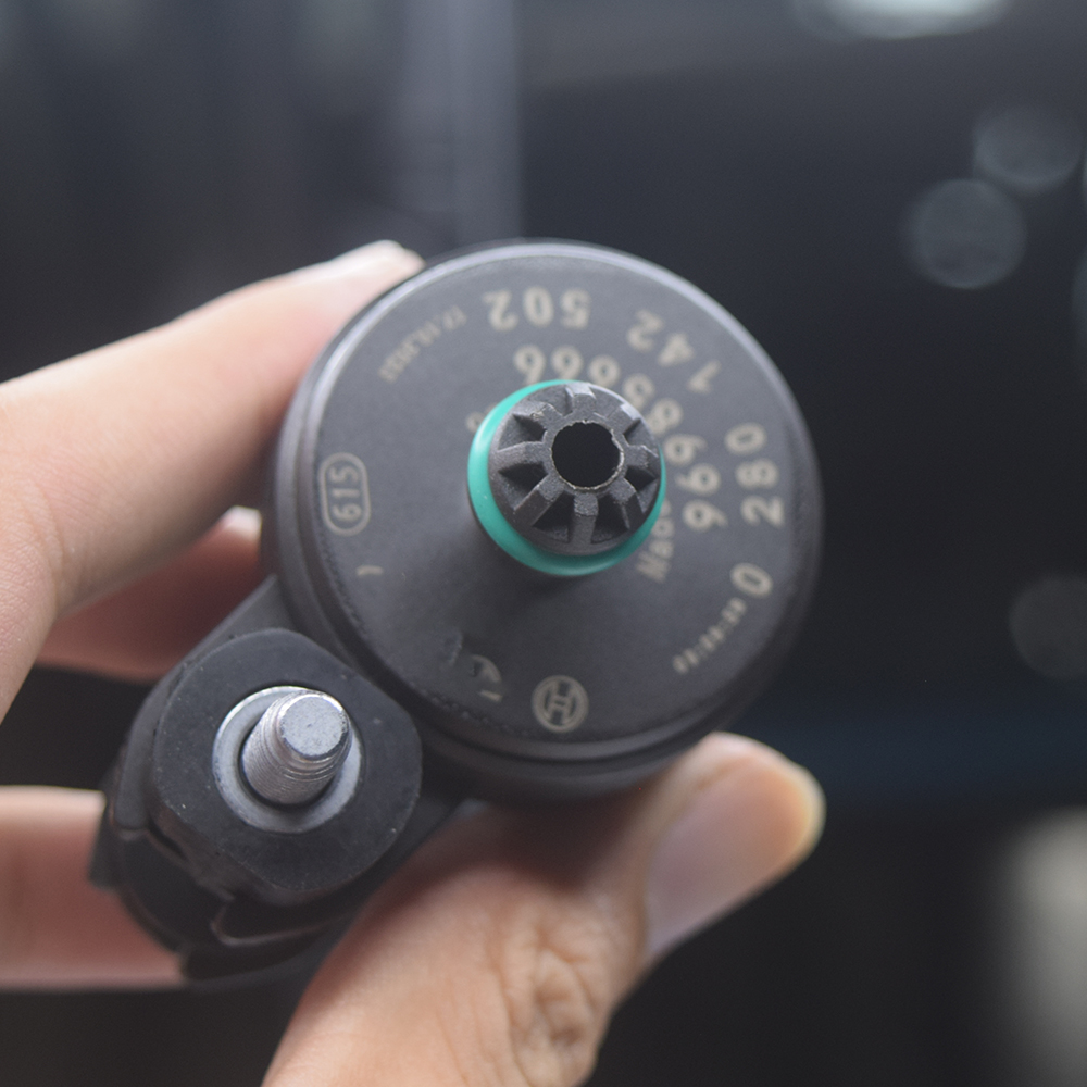 エンジン蒸気キャニスターパージ制御バルブソレノイド 2013-2015 シボレースパーク用 96985666 0280142502