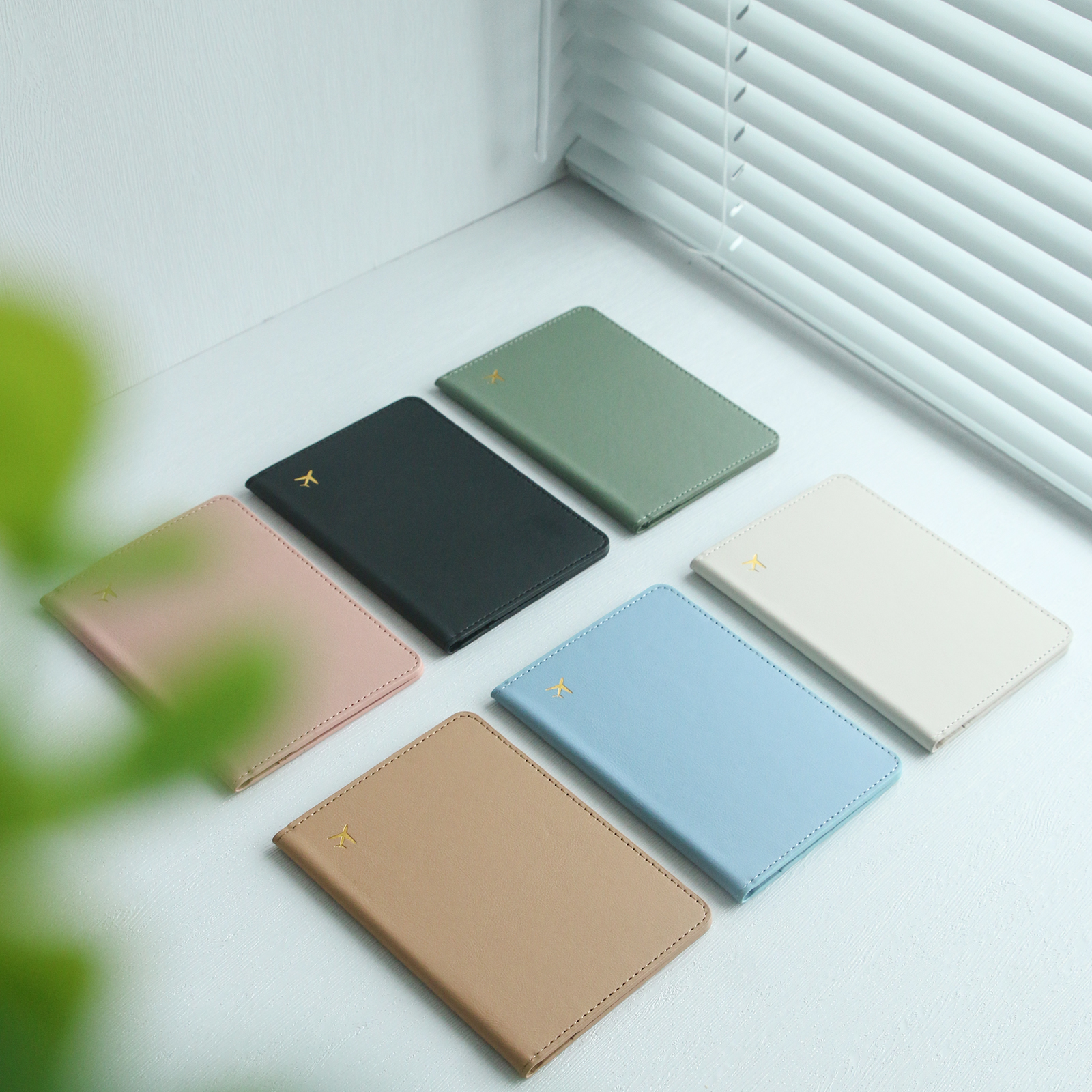 Carteira de passaporte pura chique de couro sintético leve à prova d'água com bloqueio Rfid fino porta cartão de vacina itens essenciais para viagem