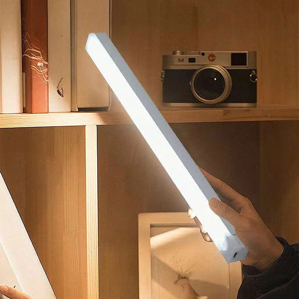 1 szt. Lampka z czujnikiem ruchu, bezprzewodowa lampka nocna z możliwością ładowania przez USB do pokoju, szafki, szafy, korytarza i schodów Ciepłe/białe światło