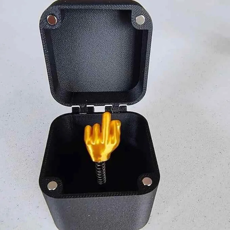 Pop-Up Middle Finger Prank Box – Cheeky Gag Gift for Adults, Perfect for Parties, Birthdays, and Casual Gatherings