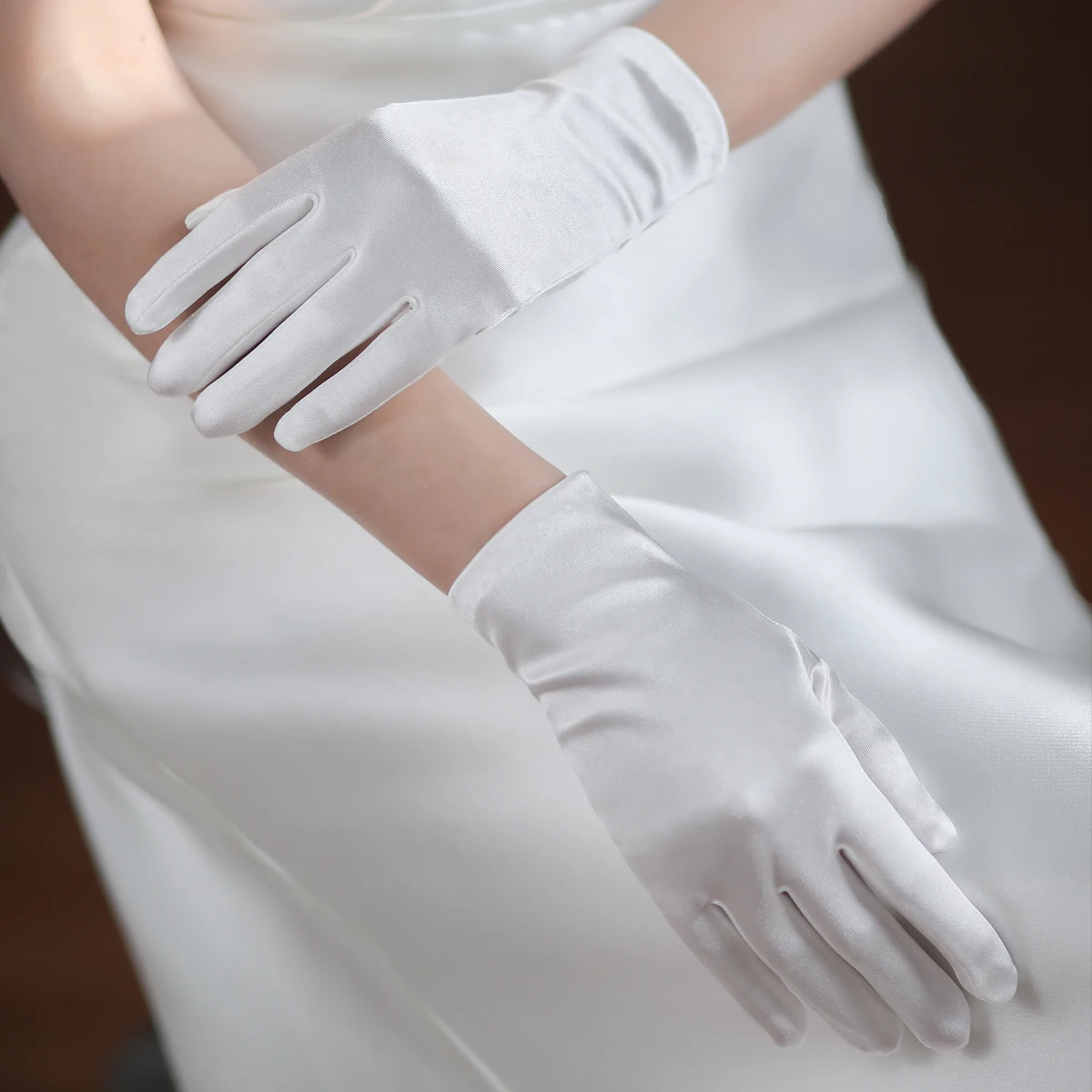 WG066 Elegant ซาตินสีขาวสั้นถุงมือเจ้าสาวนิ้วมือเจ้าสาวเพื่อนเจ้าสาว Handschuh ผู้หญิงประกวดดําเนินการพรหมอุปกรณ์เสริม