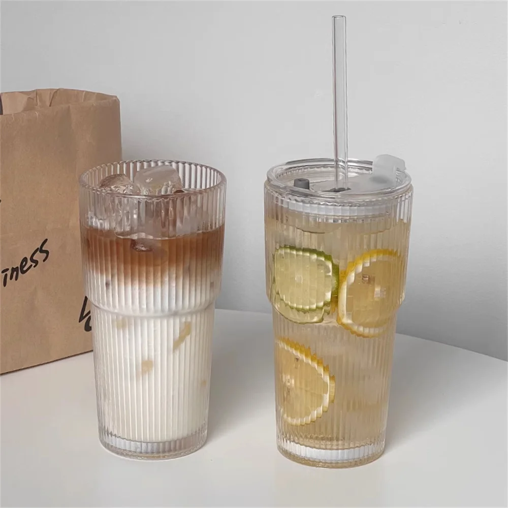 1/2 Stück 600 ml Streifen-Glasbecher mit Deckel und Strohhalm, transparente Trinkgläser für Saft, Wasser und Eiskaffeetassen, Trinkgeschirr